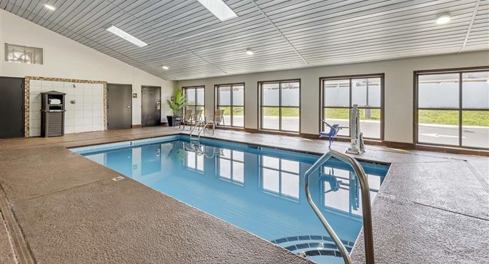 Piscine de Best Western Shelbyville Inn and Suites Celebration Inn - Shelbyville - 43122