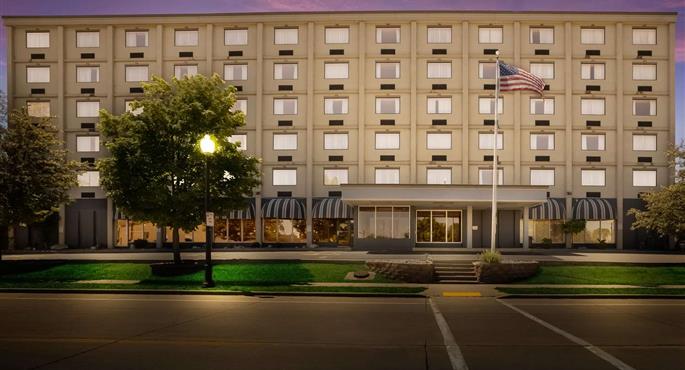 Extérieur de Best Western Riverfront Inn - Marinette - 50093