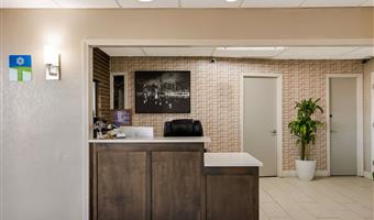 Hall de SureStay by Best Western Higginsville à Higginsville - 54052