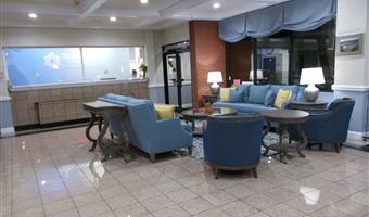 Hall de SureStay Plus by Best Western St Marys Cumberland à St.Marys - 55148