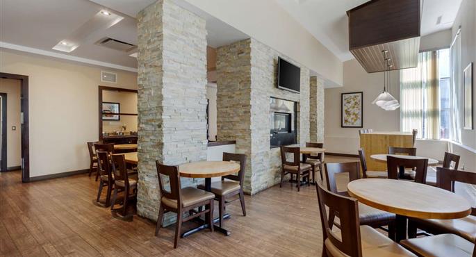 Restaurant de Best Western Plus Edmonton Airport Hotel - Leduc - 61097