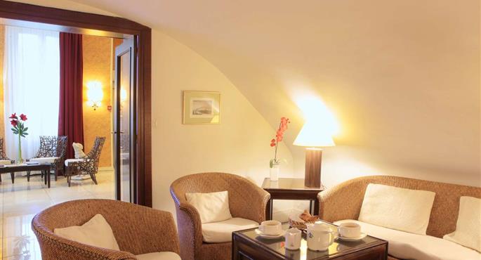 hotel a nevers 93079 f
