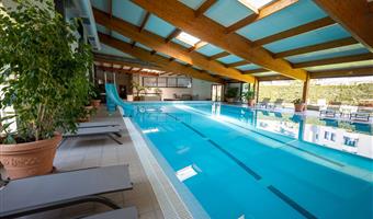 Piscine de Best Western Le Relais de Laguiole Hotel & Spa - Laguiole - 93486