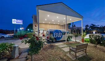 Hall de Best Western Airport Motel and Convention Centre à Attwood - 97388