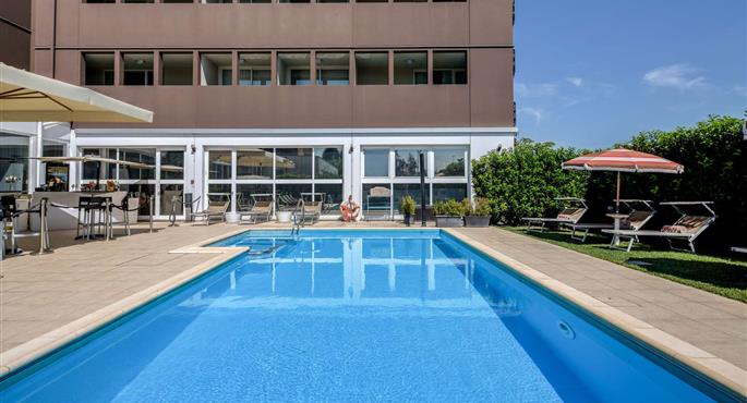 Piscine de Best Western Plus Hotel Farnese - Parma - 98217