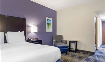 chambre queen size avec accès handicapés, accessible aux personnes à mobilité réduite, assistance de communication, douche avec accès handicapés, non fumeur, petit déjeuner complet