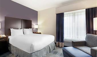 chambre queen size avec accès handicapés, accessible aux personnes à mobilité réduite, assistance de communication, baignoire, non fumeur, petit déjeuner complet