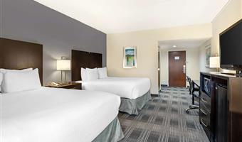 2 lits queen size, non fumeur, four à micro-ondes et réfrigérateur, petit déjeuner complet