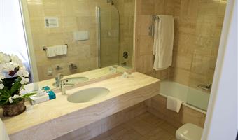 1 lit queen size, non fumeur, canapé-lit une personne, chambre triple