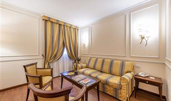 suite- 1 lit queen size, non fumeur, chambre executive, canapé-lit