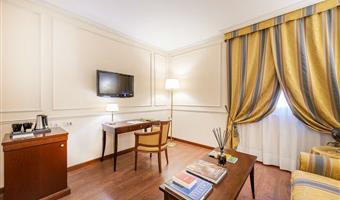 suite- 1 lit queen size, non fumeur, chambre executive, canapé-lit