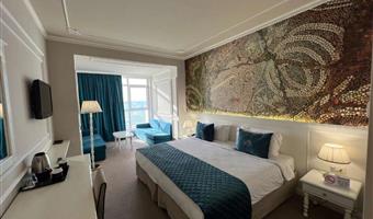 1 très grand lit, non fumeur, chambre supérieure, deux canapés-lits pour 1, vue sur la mer, mini-réfrigérateur, avec air-conditionné, petit déjeuner complet