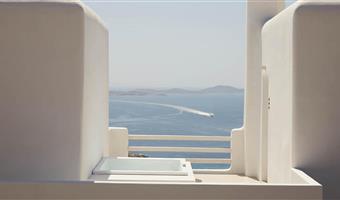 chambre deluxe, avec bain bouillonnant, 1 lit king size, non fumeur,terrasse, vue sur la mer , petit déjeuner complet