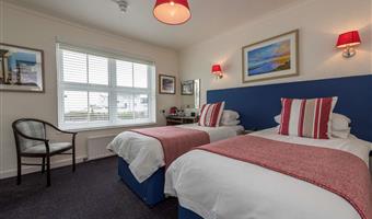 2 lits simples, non fumeur, chambre classique, balcon, vue sur la mer