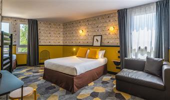 1 lit double, 2 lits jumeaux, 1 lit simple superposé, non fumeur, chambre familiale