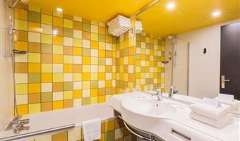 1 lit double, 2 lits jumeaux, 1 lit simple superposé, non fumeur, chambre familiale