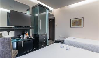 1 lit king size, 1 lit simple, chambre triple comfort, wi-fi, cafetière/théière