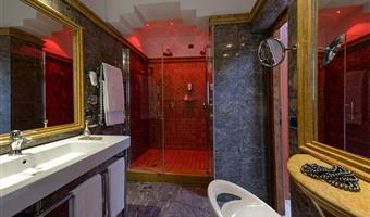 1 lit king size, chambre supérieure, minibar gratuit, télévision lcd 81 cm, départ tardif