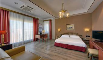 1 lit king size, 1 canapé-lit double, chambre familiale