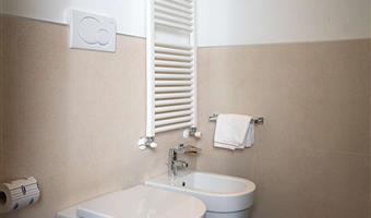 1 lit king size, chambre standard :