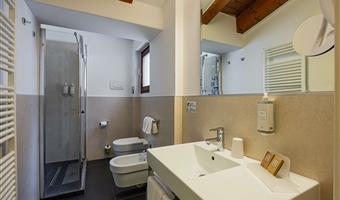 chambre triple, 1 lit king size, canapé-lit simple