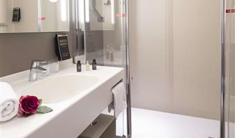 1 lit king size, non fumeur, chambre de luxe, canapé-lit une personne, wi-fi, pc safe, bouilloire