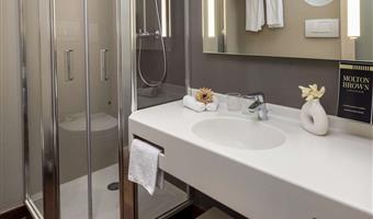 1 lit king size, non fumeur, chambre de luxe, canapé-lit une personne, wi-fi, pc safe, bouilloire