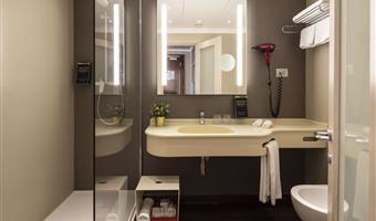 1 lit king size, non fumeur, chambre de luxe, canapé-lit une personne, wi-fi, pc safe, bouilloire