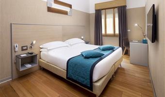 1 lit king size, non fumeur, chambre de luxe, wi-fi, pc safe, bouilloire