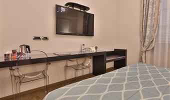 1 lit queen size, deluxe, internet gratuit