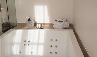 1 lit queen size, suite junior, internet gratuit