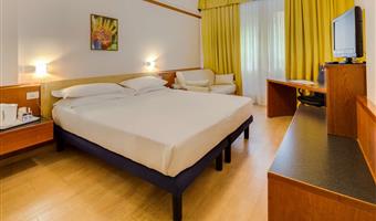 1 lit queen-size convertible en deux lits jumeaux, canapé-lit, chambre non-fumeur, chambre triple classique
