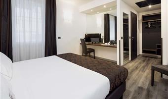 1 chambre avec lit king size accessible en fauteuil roulant, accessible aux personnes à mobilité réduite, douche avec accès handicapés, chambre supérieure, non fumeur