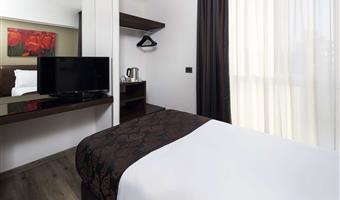 2 lits simples, non fumeur, chambre confort, 2 chambres communicantes, deux salles de bains