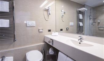 2 lits simples, non fumeur, chambre confort, 2 chambres communicantes, deux salles de bains