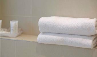 1 lit queen size, 2 lits simples, non fumeur, chambres communicantes avec deux salles de bain
