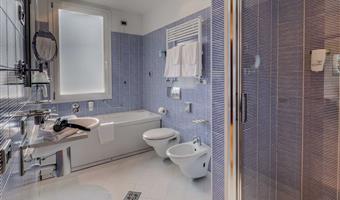 1 lit king size, junior suite, coin salon