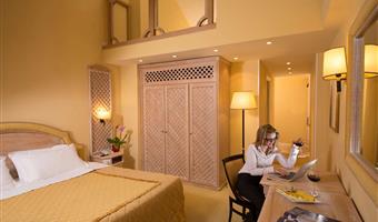 suite- 1 lit king size, grande chambre, canapé-lit, douche hydro-massage, salon