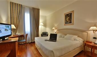 1 lit queen size et 1 lit simple, chambre triple classique