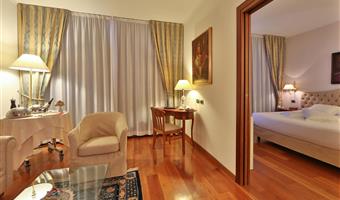 suite- 1 lit queen size, jacuzzi, chambre executive