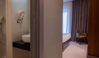 1 lit queen size, chambre superieure, avec air conditionné, accès à internet haut débit