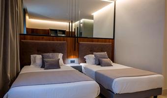 2 lits simples, chambre superieure, avec air conditionné, accès à internet haut débit