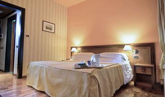 1 lit queen size, chambre à petit prix, accès à internet haut débit