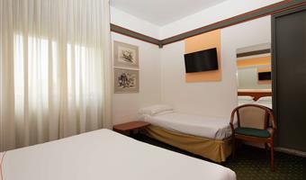 1 lit king size 1 lit simple, chambre classique, lits jumeaux sur demande