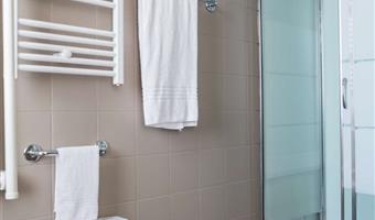 1 lit queen size, chambre confort