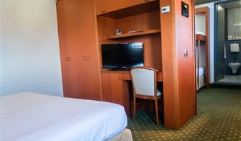 1 lit king size et 1 lit superposé, chambre superieure, chambre familiale