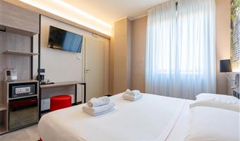 1 lit king size et 1 lit superposé, chambre superieure, chambre familiale