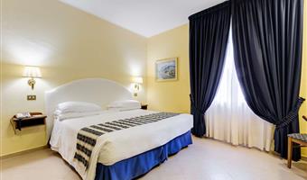 1 lit queen size, chambre à petit prix