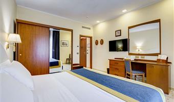 1 lit queen size, chambre classique, balcon, wi-fi gratuit, télévision payante, parking gratuit