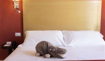 1 lit king size, non fumeur, chambre familiale, lits superposés, wi-fi gratuit, pc safe, bouilloire